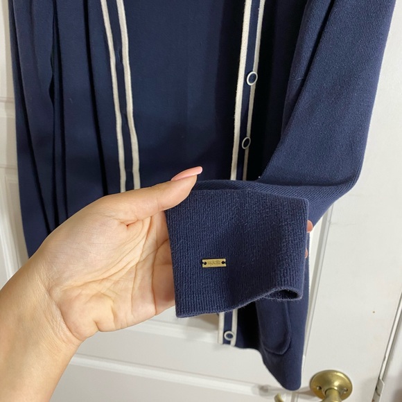 Thick navy Cardigan with gorgeous buttons - Picture 2 of 3